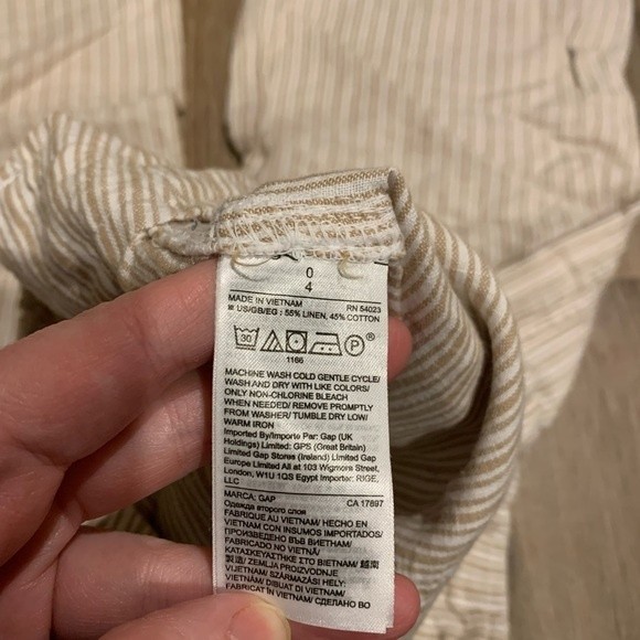 Gap size zero linen trousers. Wide leg, tan pin stripes. Hook and eye closures - Picture 7 of 8